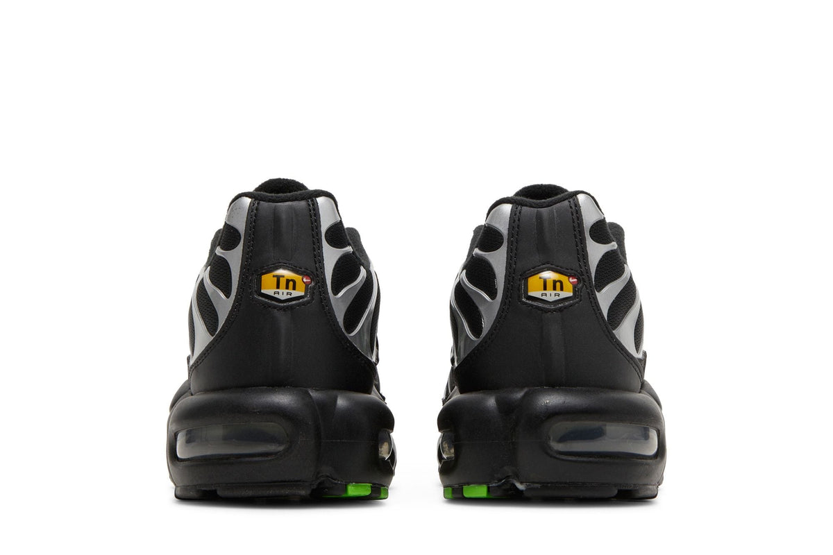 Nike Air Max Plus TN Black Silver Green Strike - vue de face