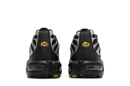Nike Air Max Plus TN Black Silver Green Strike - vue de face