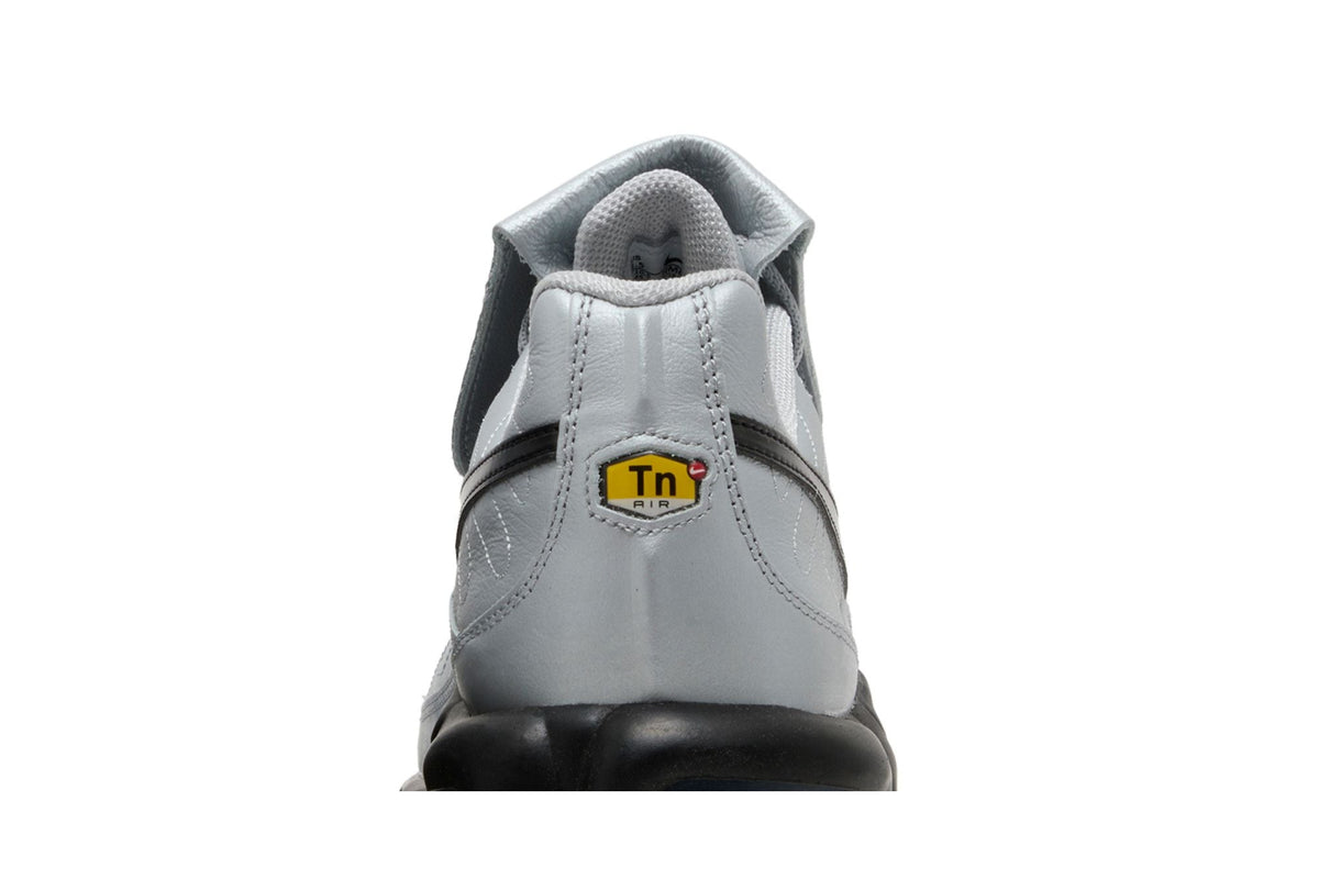 Nike Air Max Plus TN Tiempo Wolf Grey - détail du laçage