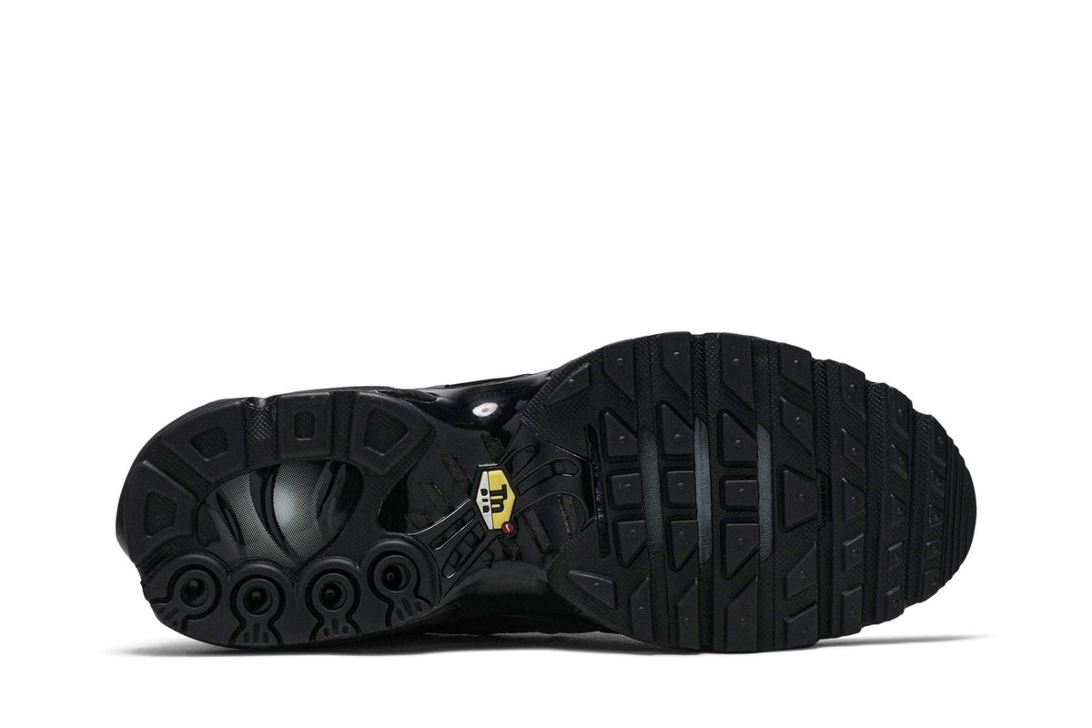 Nike Air Max Plus TN Triple Black - vue de trois-quarts